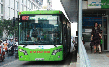 BRT dừng đón trả khách